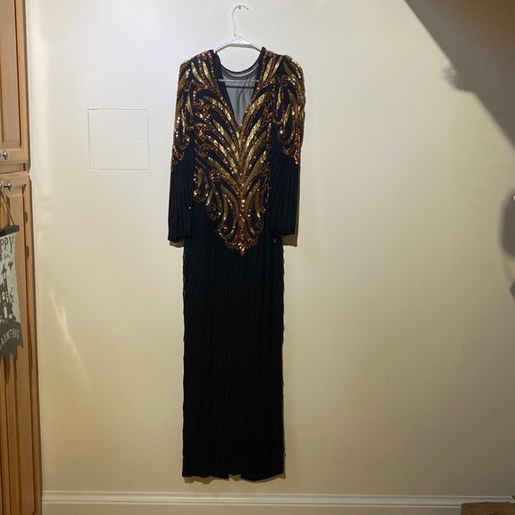 Size 10 vintage A. J. BARI beaded gown. - Picture 2 of 4